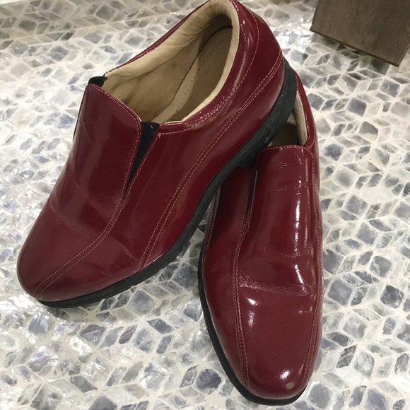 Nike Shoes - Women’s Nike Golf Shoes Red Patent Leather size 9